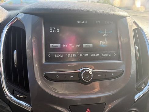 Used 2018 Chevrolet Cruze LT w/ Convenience Package image 5