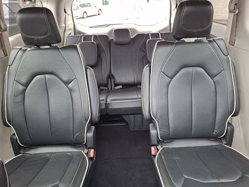 Used 2022 Chrysler Pacifica Limited w/ Uconnect Theater Family Group AWD/4WD image 20