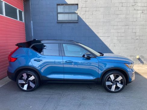 Used 2023 Volvo XC40 Recharge Ultimate w/ Protection Package Premier AWD/4WD image 2