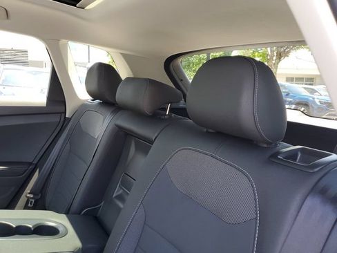 Certified 2025 Volkswagen Taos SE AWD/4WD image 9