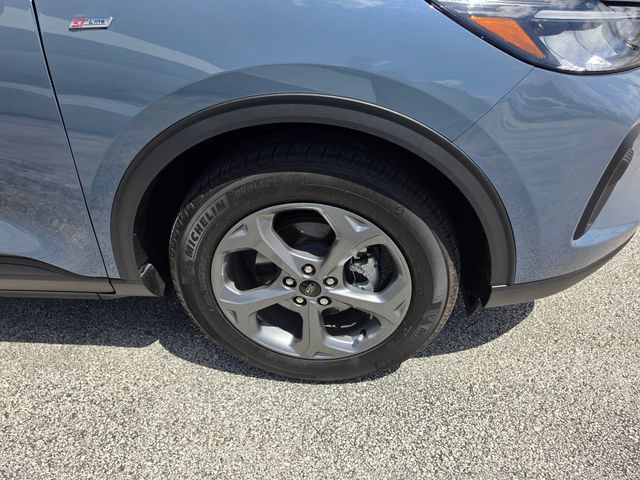 Used 2025 Ford Escape ST-Line w/ Tech Pack #1 FWD image 10