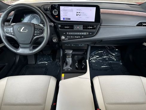 Certified 2025 Lexus ES 300h w/ Premium Package FWD image 3
