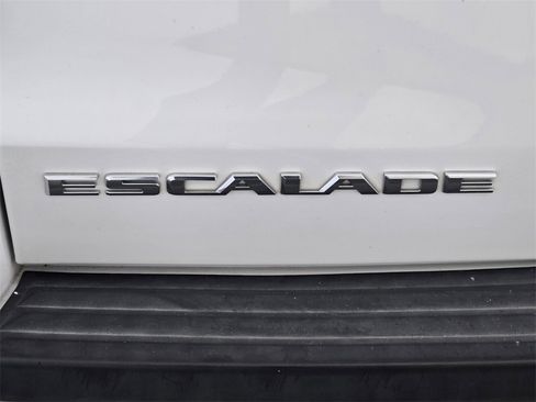 Used 2016 Cadillac Escalade Premium image 13