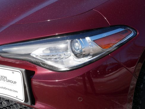 Used 2018 Alfa Romeo Giulia AWD image 10