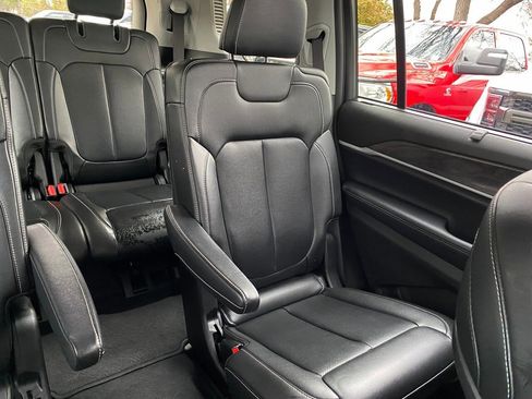 Used 2023 Jeep Grand Cherokee L Limited w/ Luxury Tech Group II image 23