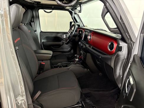 Used 2022 Jeep Wrangler Unlimited Rubicon AWD/4WD image 15