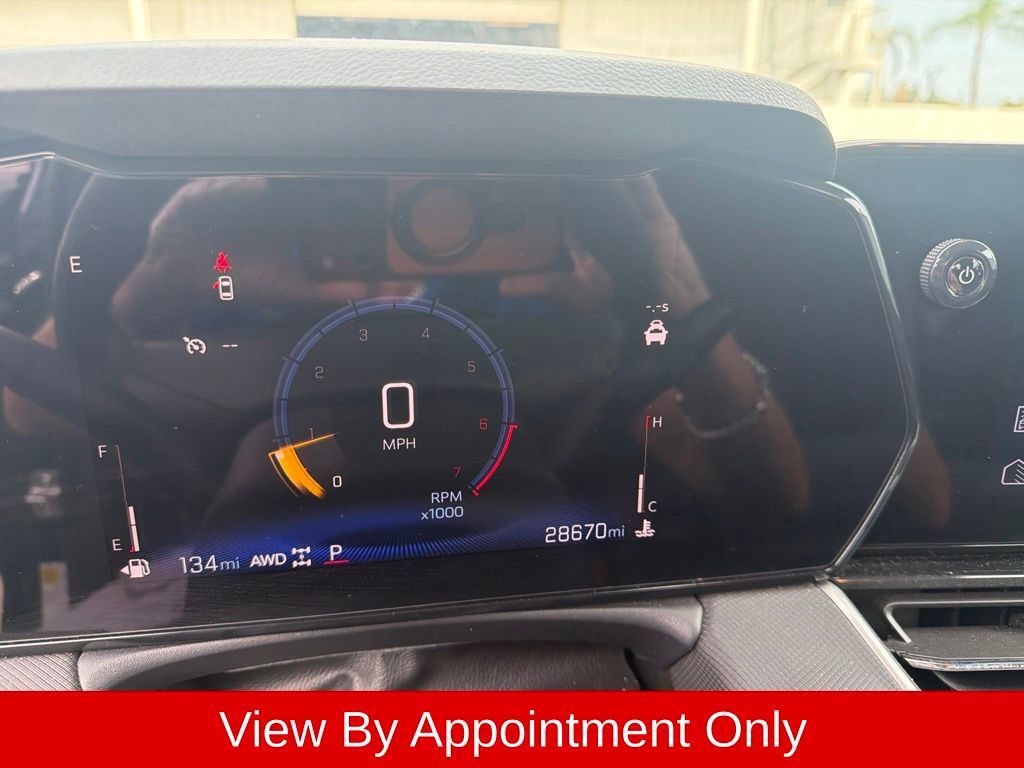 Used 2025 Chevrolet TrailBlazer LT AWD/4WD image 4
