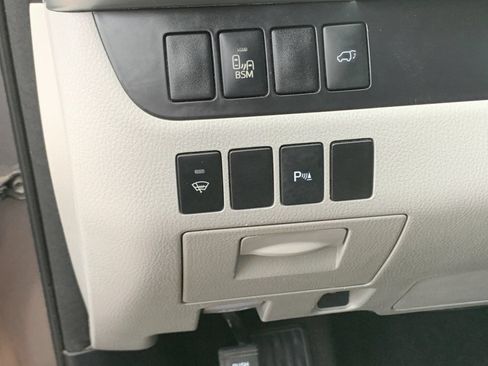Used 2016 Toyota Highlander Limited AWD/4WD image 34