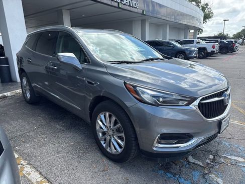 Used 2019 Buick Enclave Essence FWD image 4