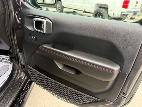 Used 2018 Jeep Wrangler Unlimited Rubicon image 16