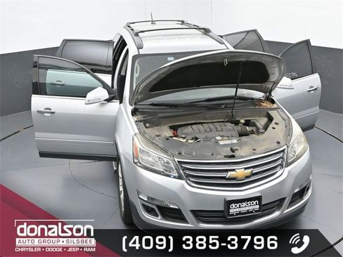 Used 2017 Chevrolet Traverse LT w/ Style and Technology Package image 23