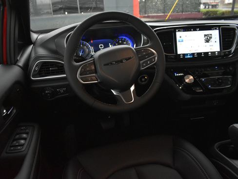 New 2026 Chrysler Pacifica Select image 20