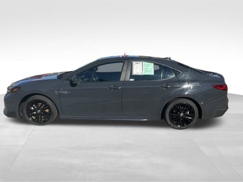 Used 2025 Toyota Camry SE image 12