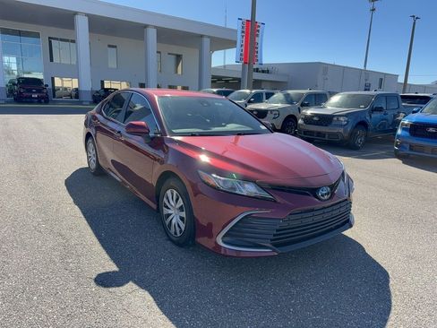 Used 2022 Toyota Camry LE image 4