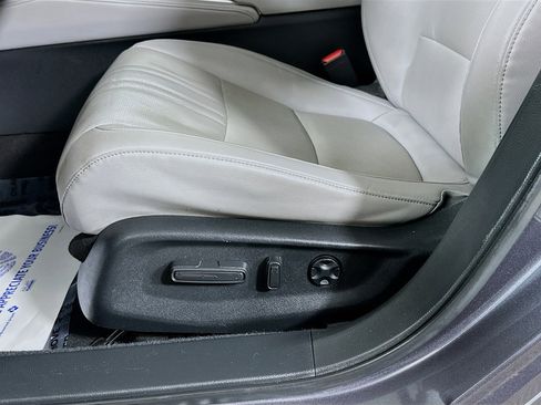 Used 2018 Honda Accord Touring image 19