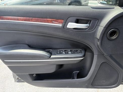 Used 2012 Chrysler 300 Limited RWD image 10