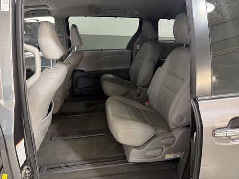 Used 2019 Toyota Sienna XLE w/ XLE Navigation Package AWD/4WD image 8