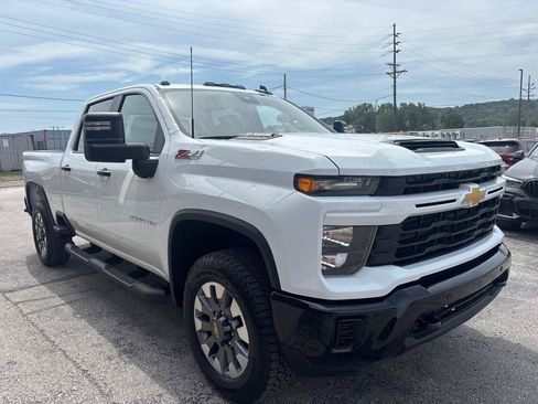Used 2026 Chevrolet Silverado 2500 Custom w/ Custom Value Package AWD/4WD image 5