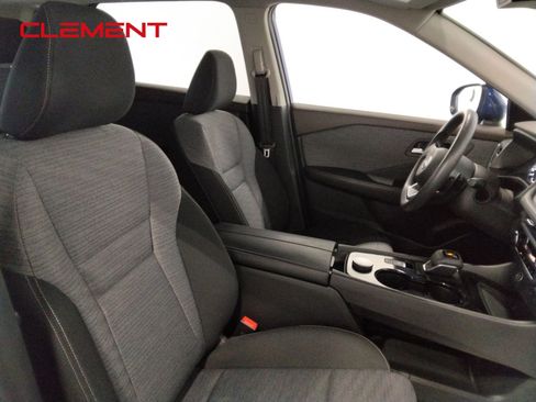 Used 2023 Nissan Rogue SV image 36