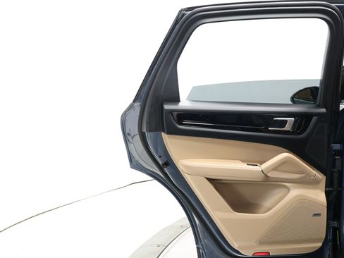 Used 2019 Porsche Cayenne E-Hybrid Sport Utility 4D image 50