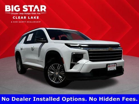 Used 2025 Chevrolet Traverse LT FWD image 1