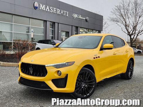 Used 2023 Maserati Levante Trofeo image 1