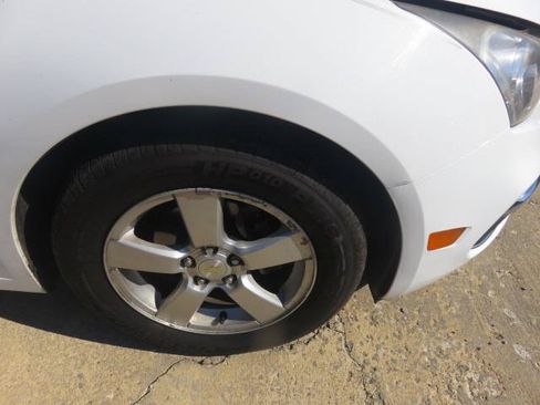 Used 2015 Chevrolet Cruze LT FWD image 25