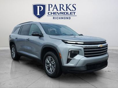 Used 2025 Chevrolet Traverse LT