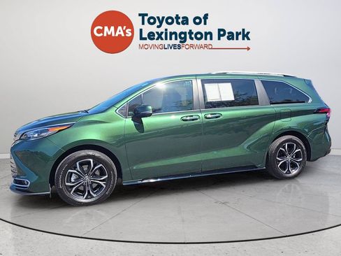 Used 2026 Toyota Sienna Platinum AWD/4WD image 2