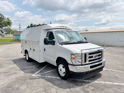 Used 2021 Ford E-350 and Econoline 350 Super Duty w/ Power Windows & Locks Group RWD image 3