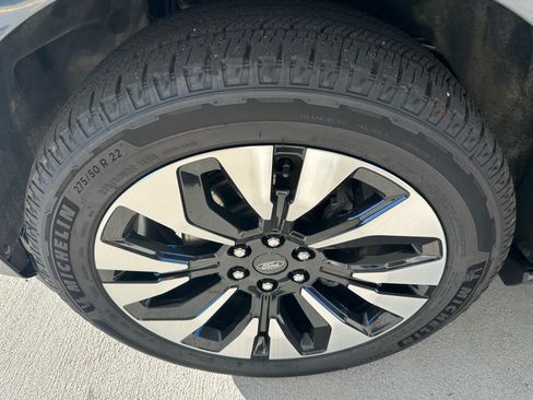 Used 2025 Ford Expedition Max Platinum w/ Driver's Package AWD/4WD image 7