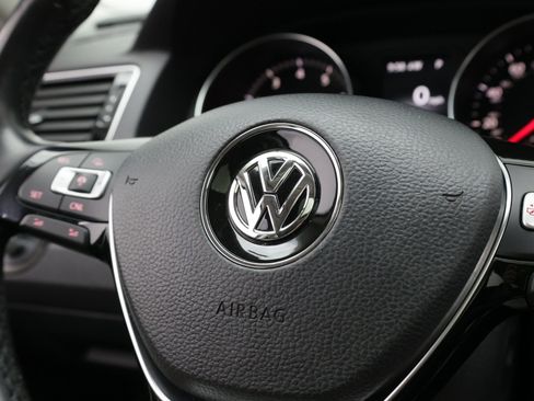 Used 2017 Volkswagen Passat 1.8T SE FWD image 31
