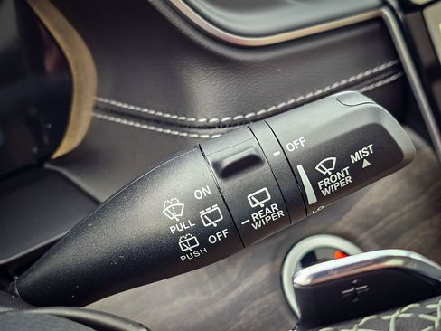 New 2025 Jeep Grand Cherokee Limited image 18