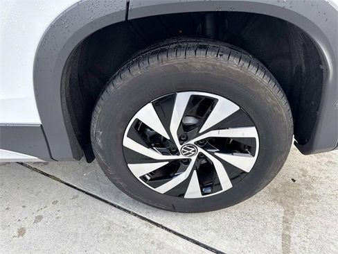 Certified 2025 Volkswagen Tiguan S image 6