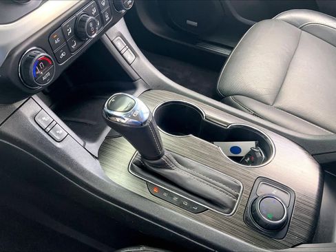 Used 2019 GMC Acadia SLT image 16