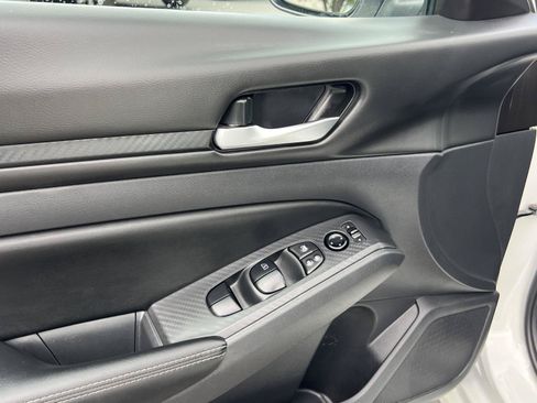 Used 2025 Nissan Altima 2.5 SV FWD image 30
