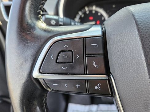 Used 2021 Toyota Highlander XLE image 28