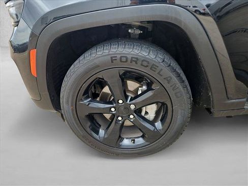 Used 2023 Jeep Grand Cherokee Limited w/ Black Appearance Package AWD/4WD image 22