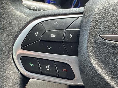 Used 2023 Chrysler Pacifica Touring-L FWD image 29