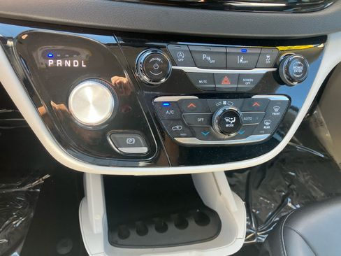 Used 2024 Chrysler Pacifica Touring-L FWD image 13