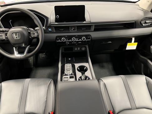 Used 2025 Honda Pilot Touring image 21
