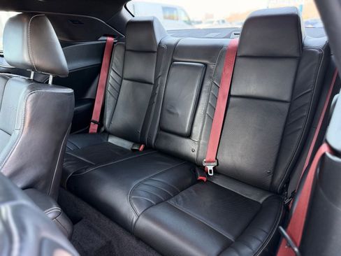 Used 2015 Dodge Challenger SRT w/ Technology Group image 21