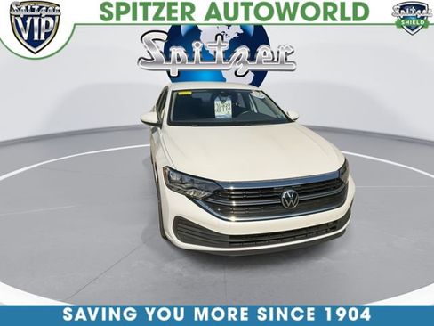 Used 2023 Volkswagen Jetta SE FWD image 3