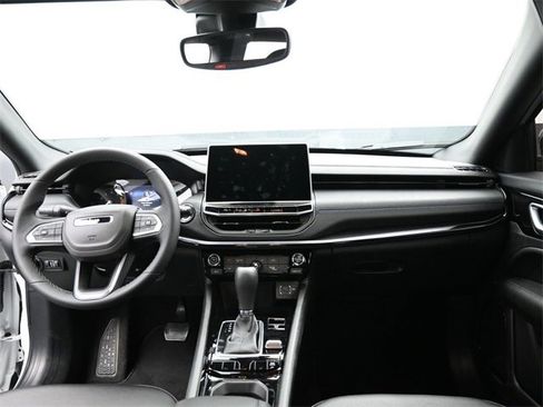 New 2026 Jeep Compass Latitude image 23