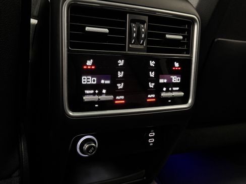 Certified 2023 Porsche Cayenne Platinum Edition image 21