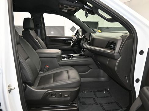 Used 2025 Chevrolet Suburban LT image 54