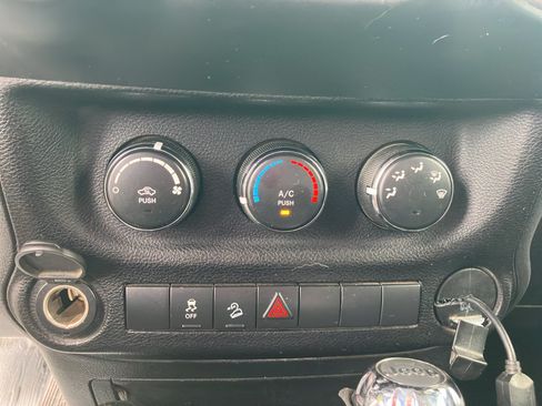 Used 2013 Jeep Wrangler Sport AWD/4WD image 17
