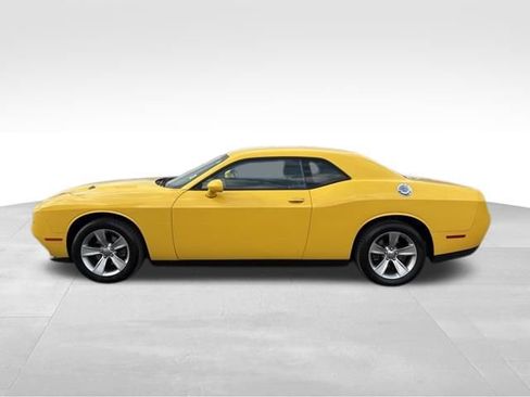 Used 2017 Dodge Challenger SXT image 12