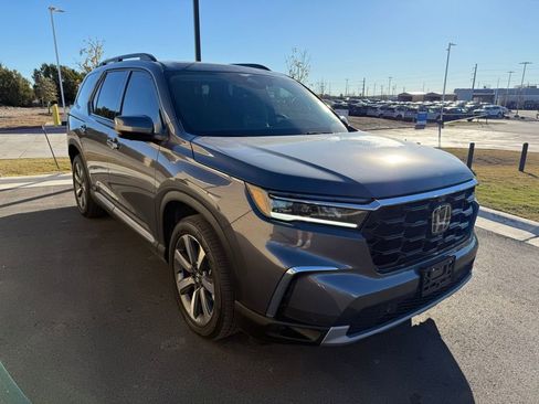 Used 2025 Honda Pilot Elite image 3