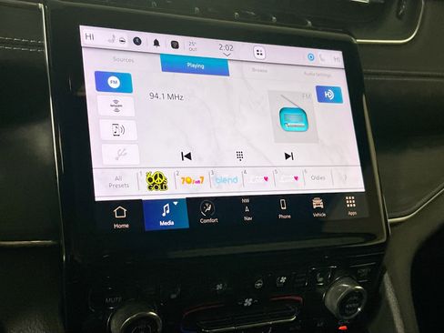 Used 2022 Jeep Grand Cherokee Overland w/ Luxury Tech Group IV image 15